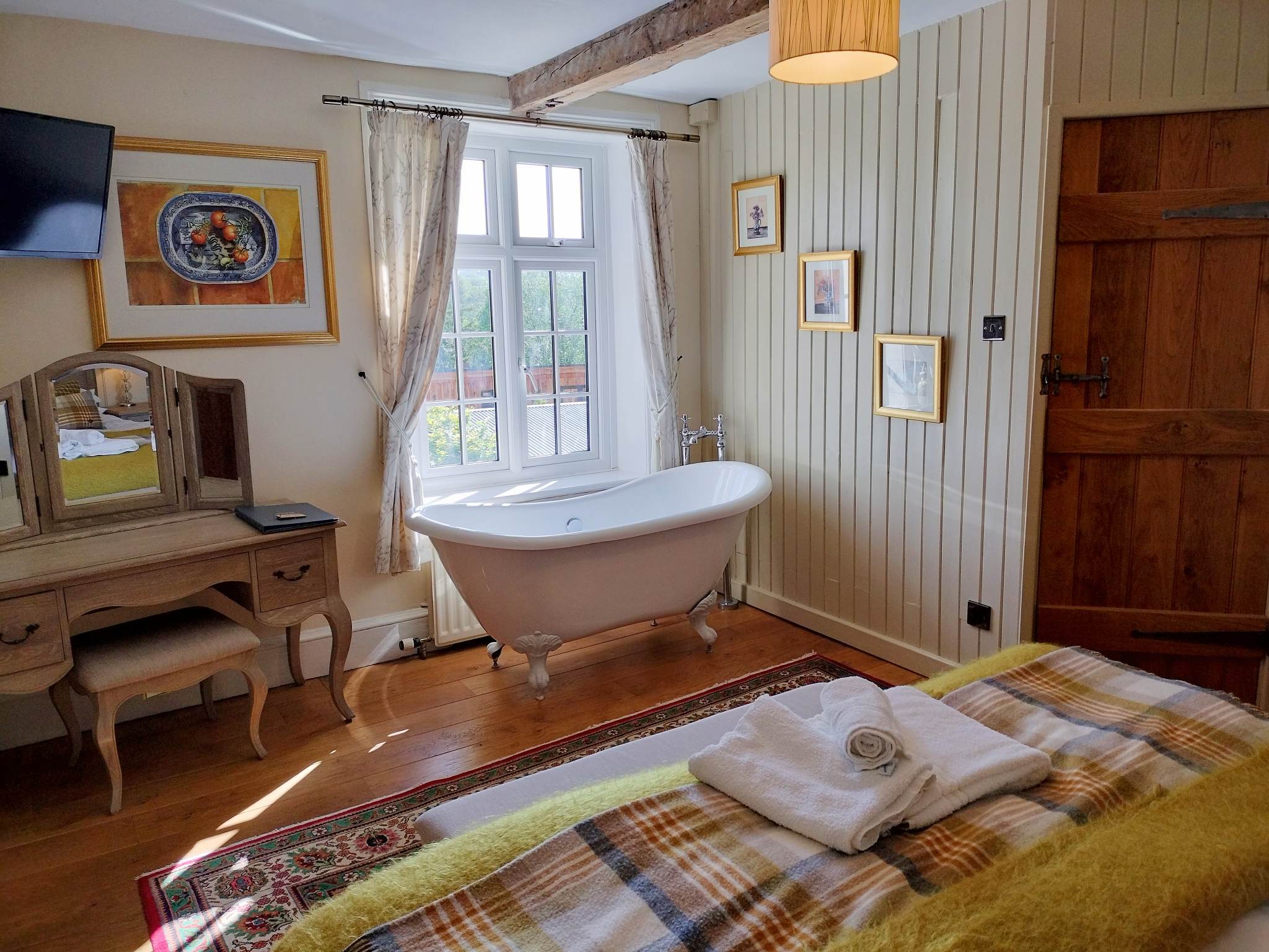 Bathroom with roll top bath